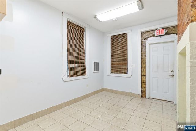 15 Warren Street, Newark, NJ 07102