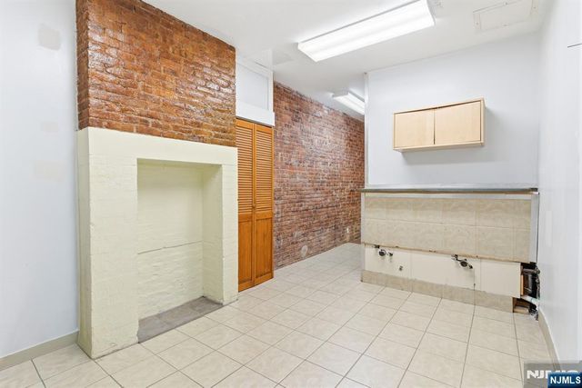 15 Warren Street, Newark, NJ 07102