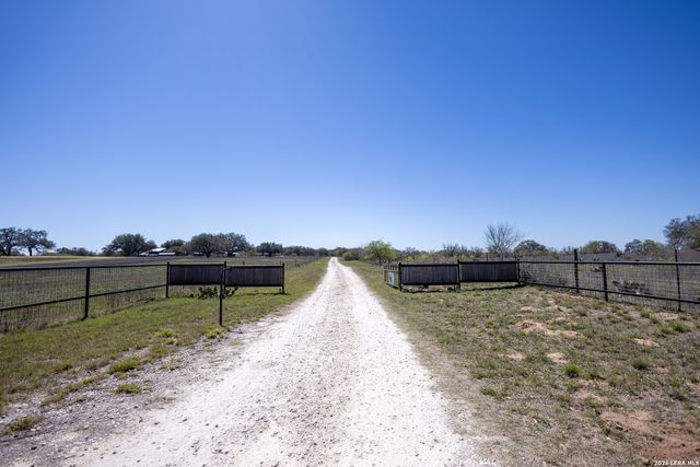 1219 County Road 761, Devine, TX 78016