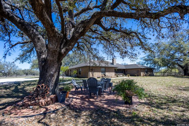 1219 County Road 761, Devine, TX 78016