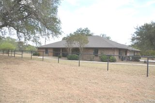 1219 County Road 761, Devine, TX 78016