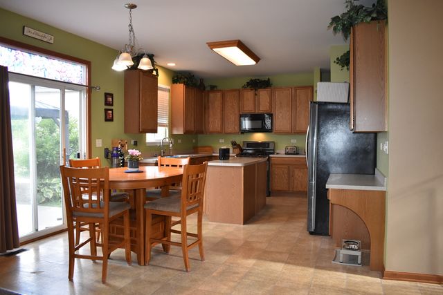 908 Angelica Circle, Joliet, IL 60431