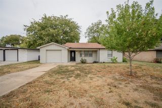 7704 Carlos Street, White Settlement, TX 76108