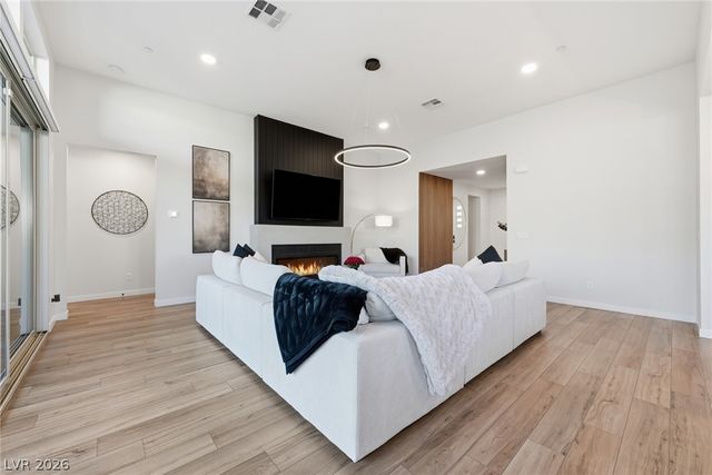 10253 Barnett Hill Court, Las Vegas, NV 89166