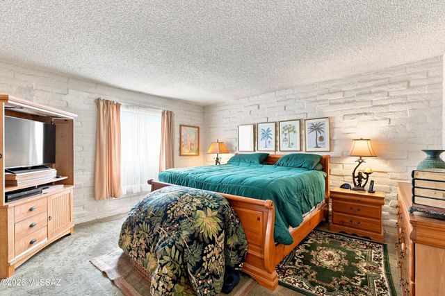 9267 E Desert Sands Lane, Tucson, AZ 85710