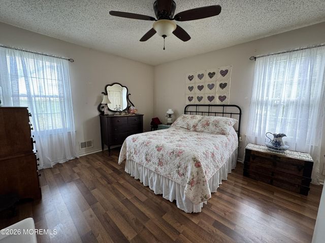 2 Dove Tree Court, Barnegat, NJ 08005