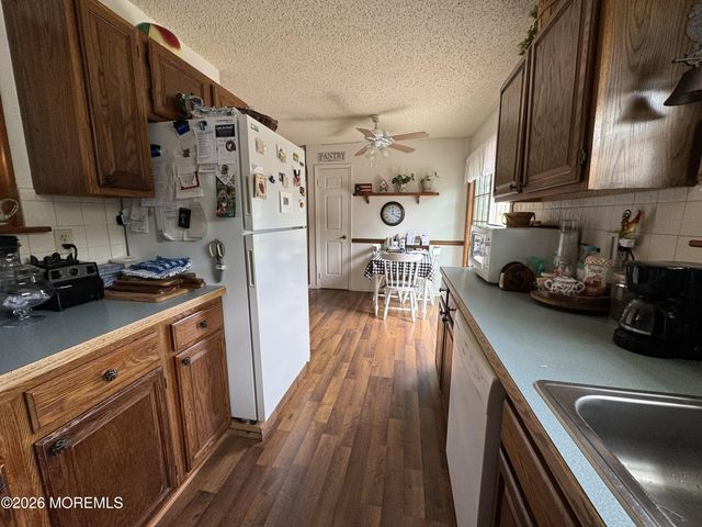 2 Dove Tree Court, Barnegat, NJ 08005