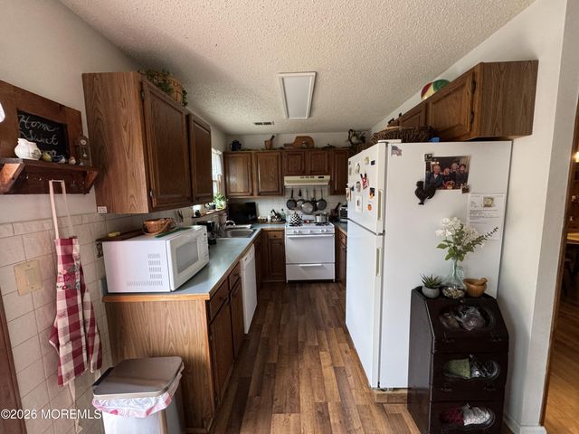 2 Dove Tree Court, Barnegat, NJ 08005