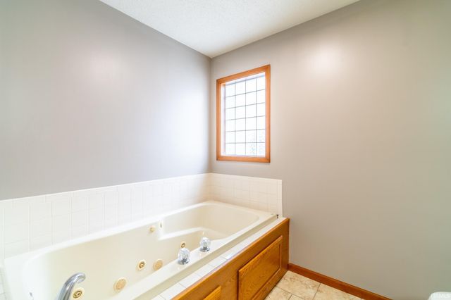 4015 Woodfield Run, New Haven, IN 46774