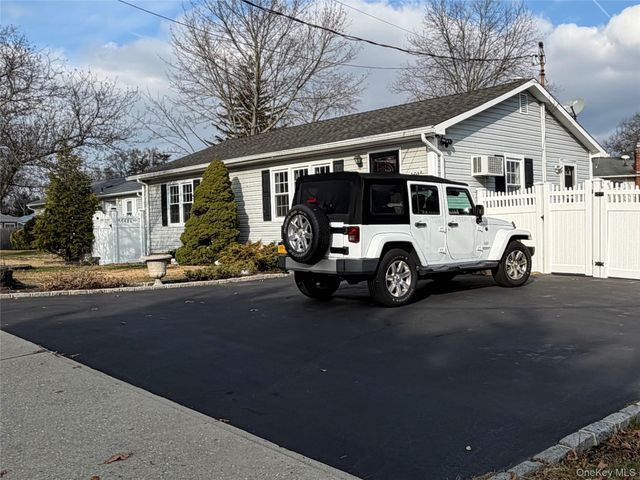 101 Rosevale Avenue E, Ronkonkoma, NY 11779