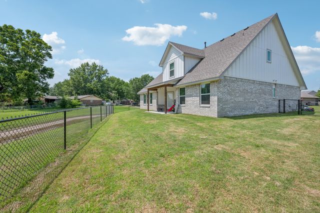 1200 SE 15th Street, Pryor, OK 74361
