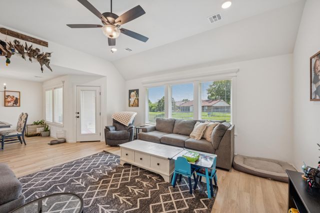 1200 SE 15th Street, Pryor, OK 74361