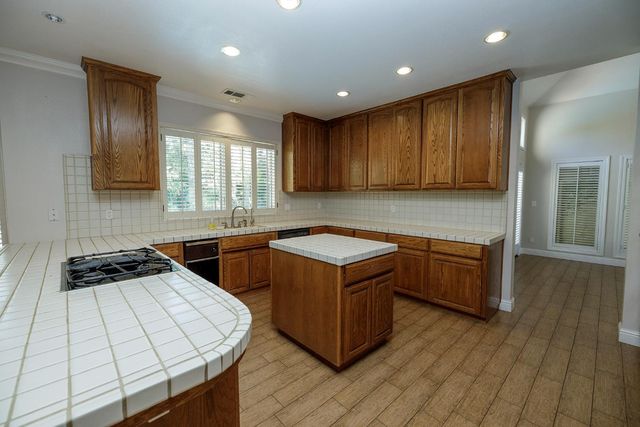 2708 Lake Front Ct, Modesto, CA 95355