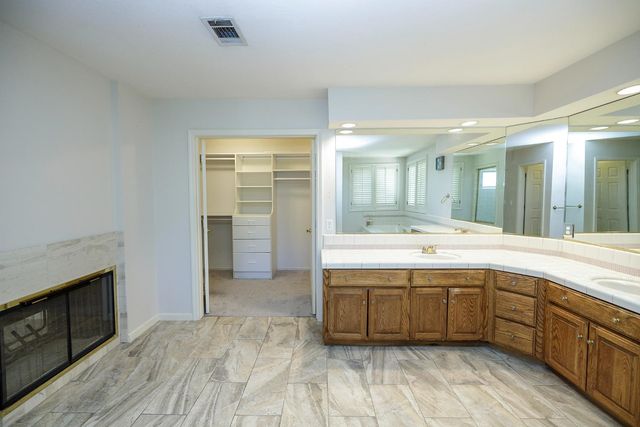 2708 Lake Front Ct, Modesto, CA 95355