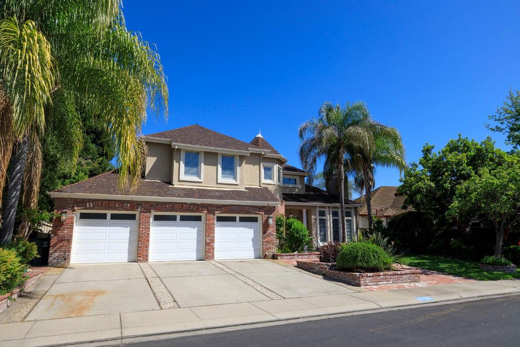 2708 Lake Front Ct, Modesto, CA 95355
