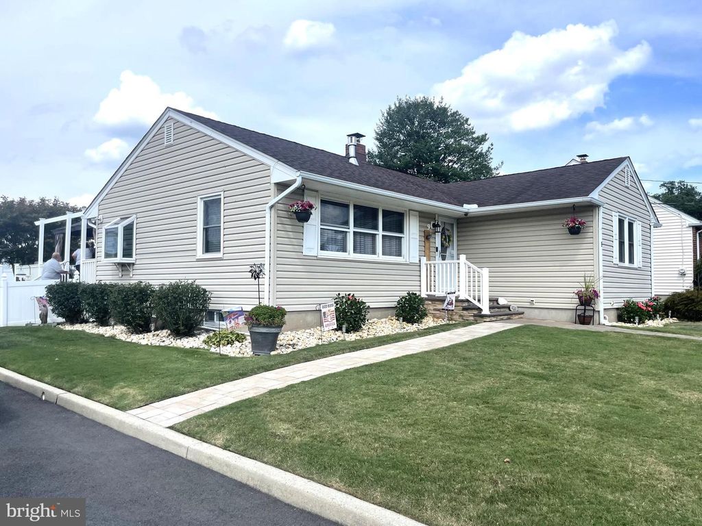 9 LINDEN AVE, Bordentown, NJ 08505