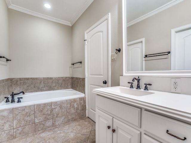 1402 Hampton Road, Grapevine, TX 76051
