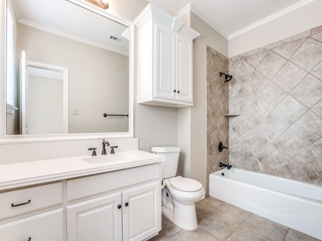 1402 Hampton Road, Grapevine, TX 76051