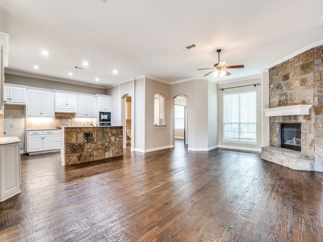 1402 Hampton Road, Grapevine, TX 76051