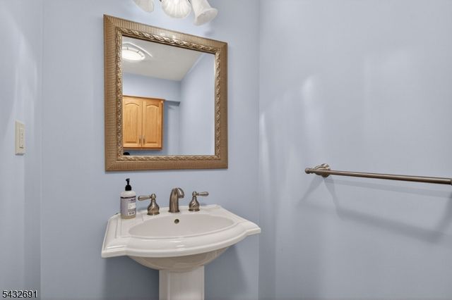 18 Downingtown Ct, Warren Twp., NJ 07059