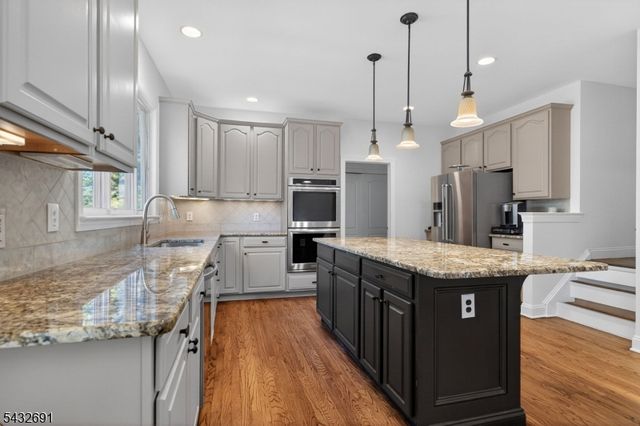 18 Downingtown Ct, Warren Twp., NJ 07059