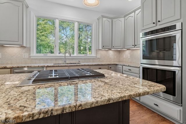 18 Downingtown Ct, Warren Twp., NJ 07059