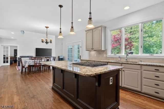 18 Downingtown Ct, Warren Twp., NJ 07059