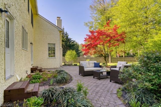 18 Downingtown Ct, Warren Twp., NJ 07059