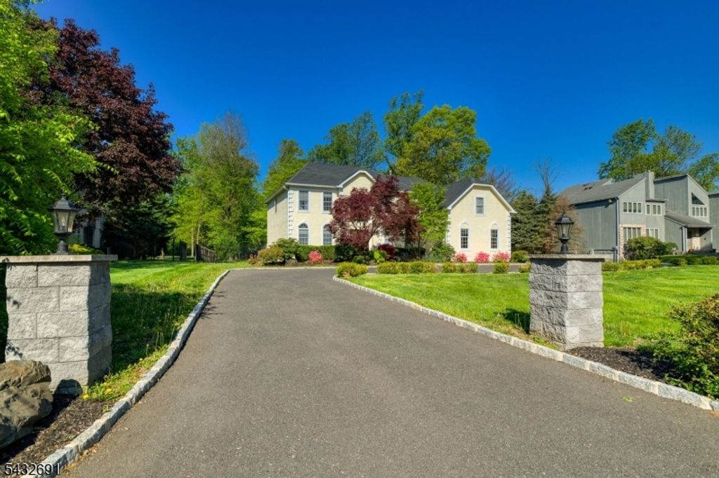 18 Downingtown Ct, Warren Twp., NJ 07059