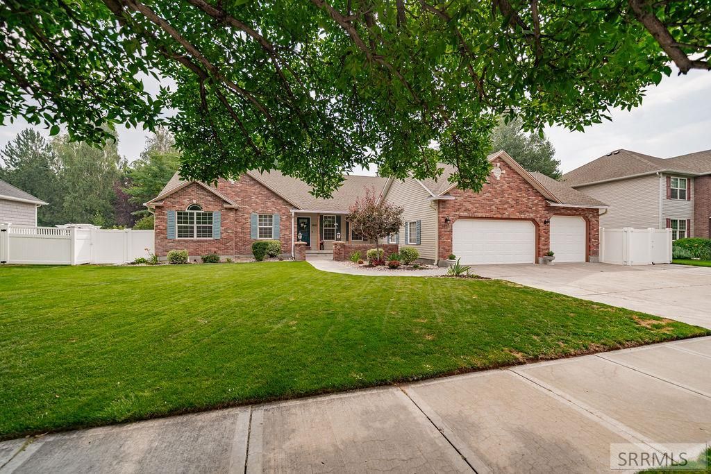 3803 Woodhaven Lane, Idaho Falls, ID 83404