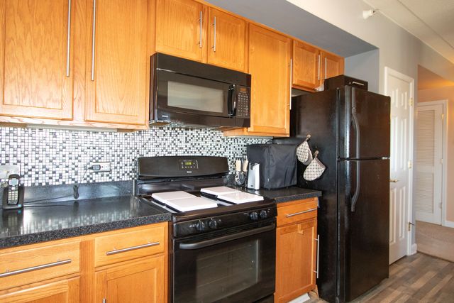 77 N Wolf Road N 509, Northlake, IL 60164