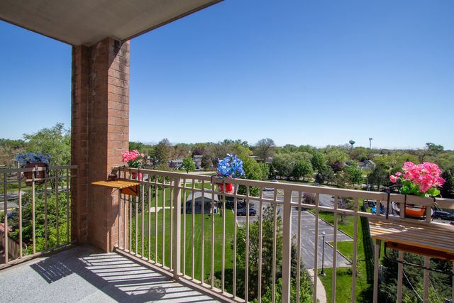 77 N Wolf Road N 509, Northlake, IL 60164
