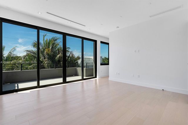 760 Woodcrest Rd, Key Biscayne, FL 33149