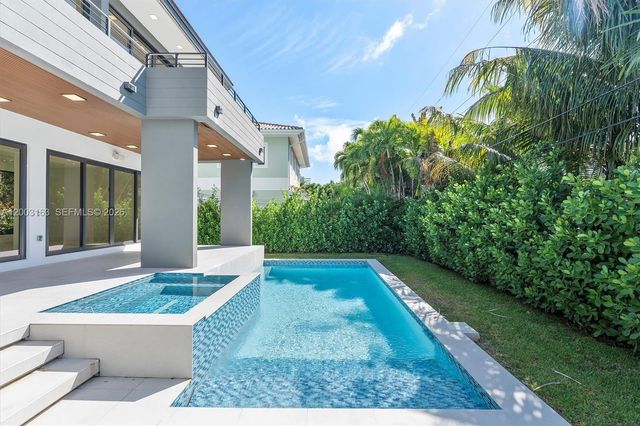 760 Woodcrest Rd, Key Biscayne, FL 33149