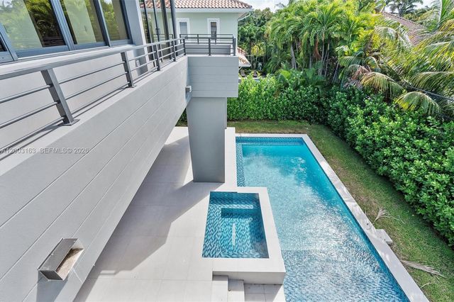 760 Woodcrest Rd, Key Biscayne, FL 33149