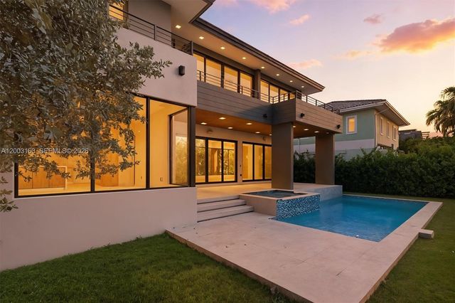 760 Woodcrest Rd, Key Biscayne, FL 33149