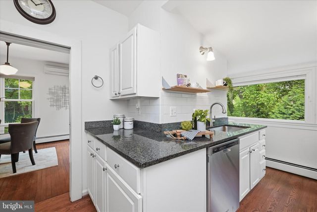 26 WELLESLEY CIR, Glen Echo, MD 20812