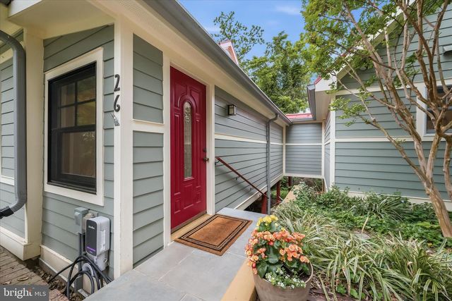 26 WELLESLEY CIR, Glen Echo, MD 20812
