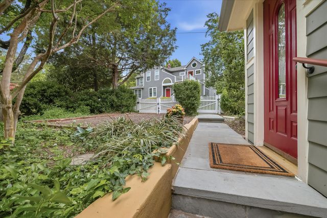 26 WELLESLEY CIR, Glen Echo, MD 20812