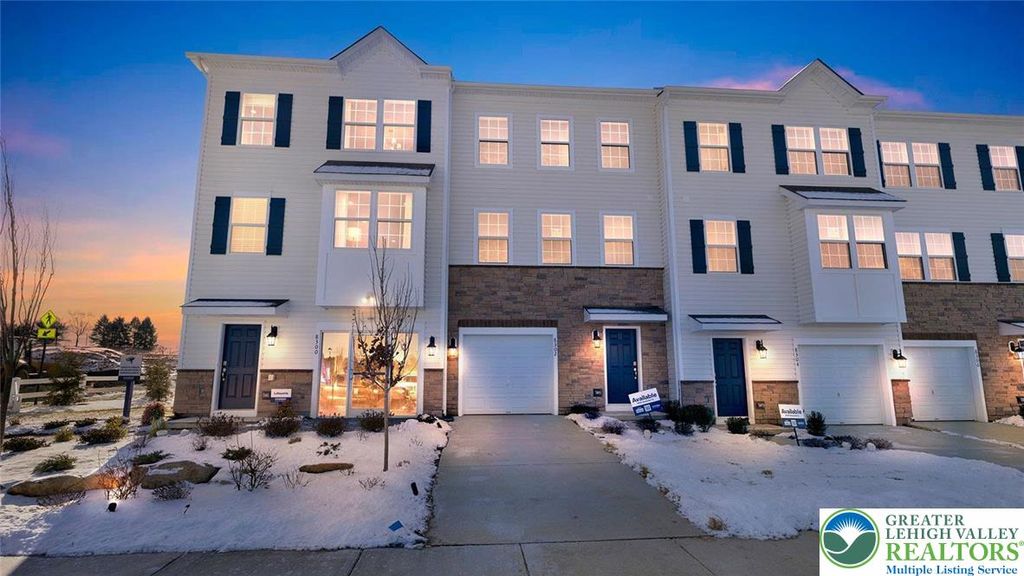 8215 Alexander Court, Upper Macungie Twp, PA 18031