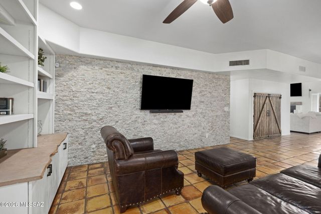 2500 N Buttercup Drive, Tucson, AZ 85749