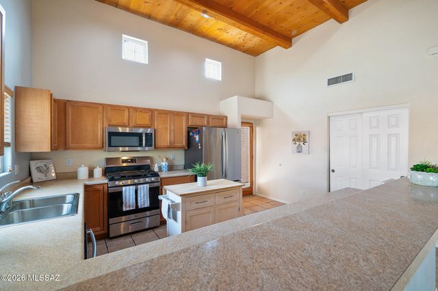 10504 E John McNair Place, Tucson, AZ 85747