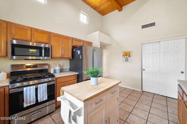 10504 E John McNair Place, Tucson, AZ 85747