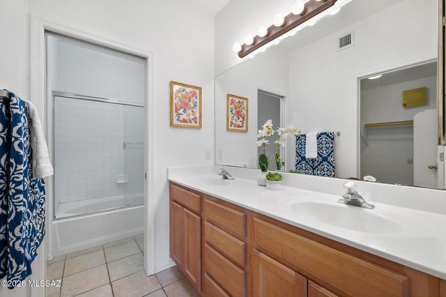 10504 E John McNair Place, Tucson, AZ 85747