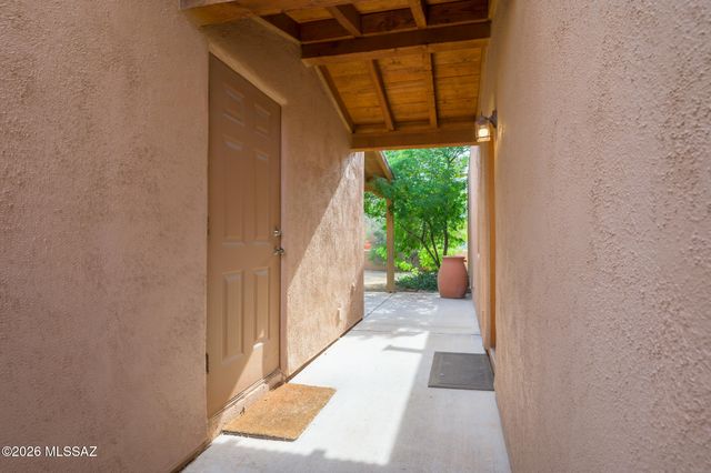 10504 E John McNair Place, Tucson, AZ 85747