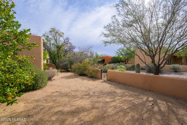 10504 E John McNair Place, Tucson, AZ 85747