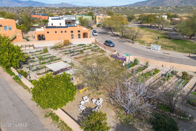 10504 E John McNair Place, Tucson, AZ 85747