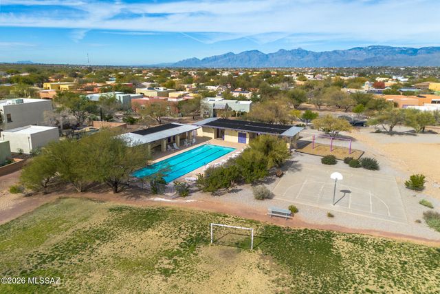 10504 E John McNair Place, Tucson, AZ 85747