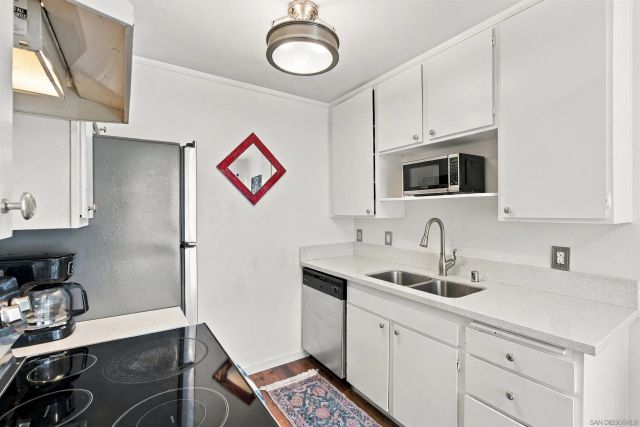 8692 Via Mallorca D, La Jolla, CA 92037