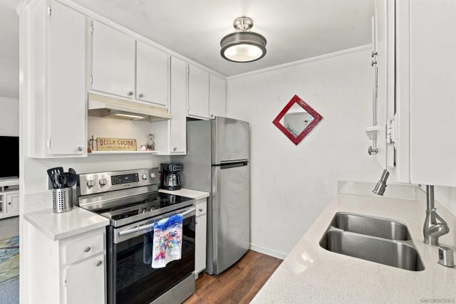 8692 Via Mallorca D, La Jolla, CA 92037